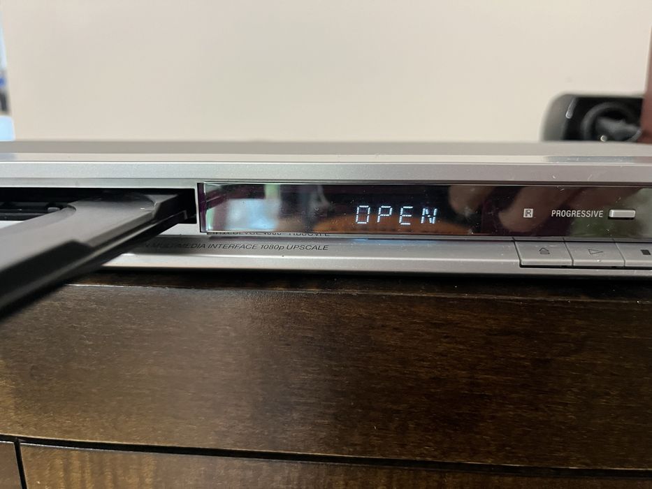 Odtwarzacz DVD Sony HDMI jest pilot