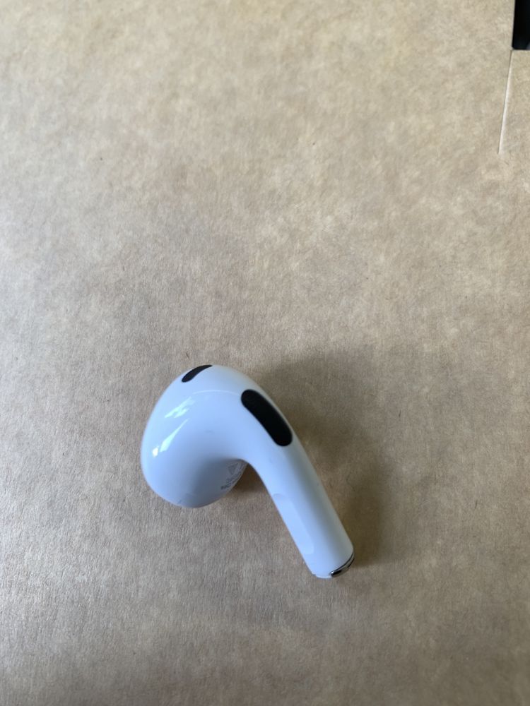 Продам одно ухо навушник airpods 3 левый