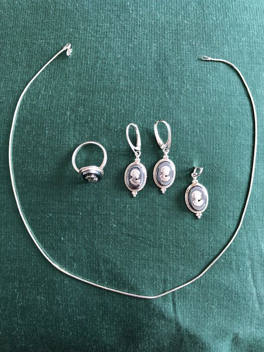 Серебряный комплект: серьги, Цепочка, перстень, кулон