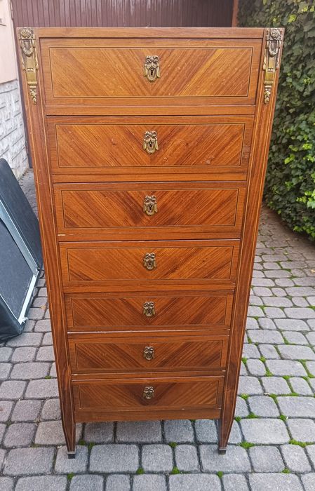 Stara komoda tygodniówka