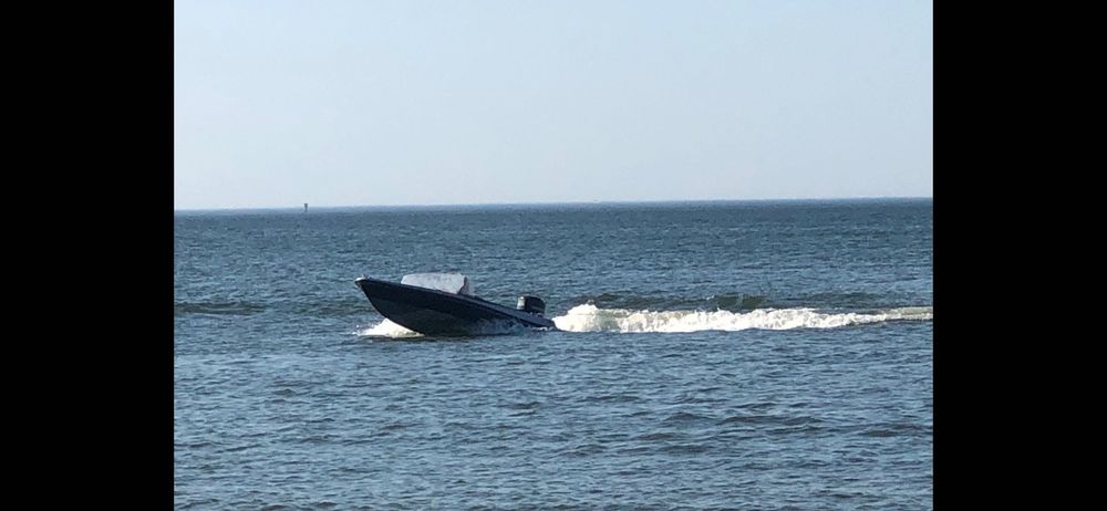 Motorówka łódź motorowa odnowiona 18-konna z przyczepką
