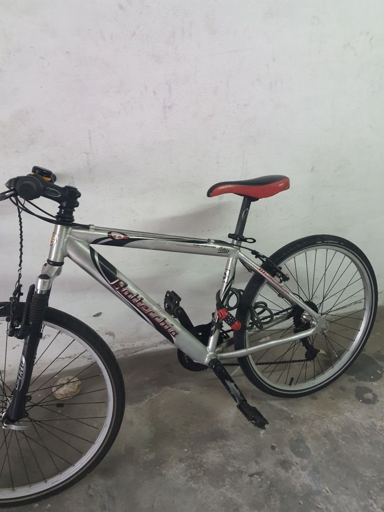 Bicicletas antigas novas
