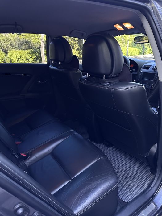 TOYOTA AVENSIS 2011р. 2.2 дизель від власника