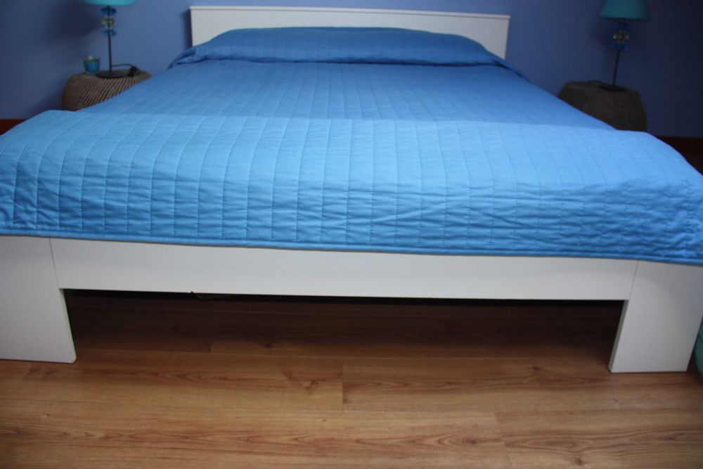 Cama de casal com colchão incluído