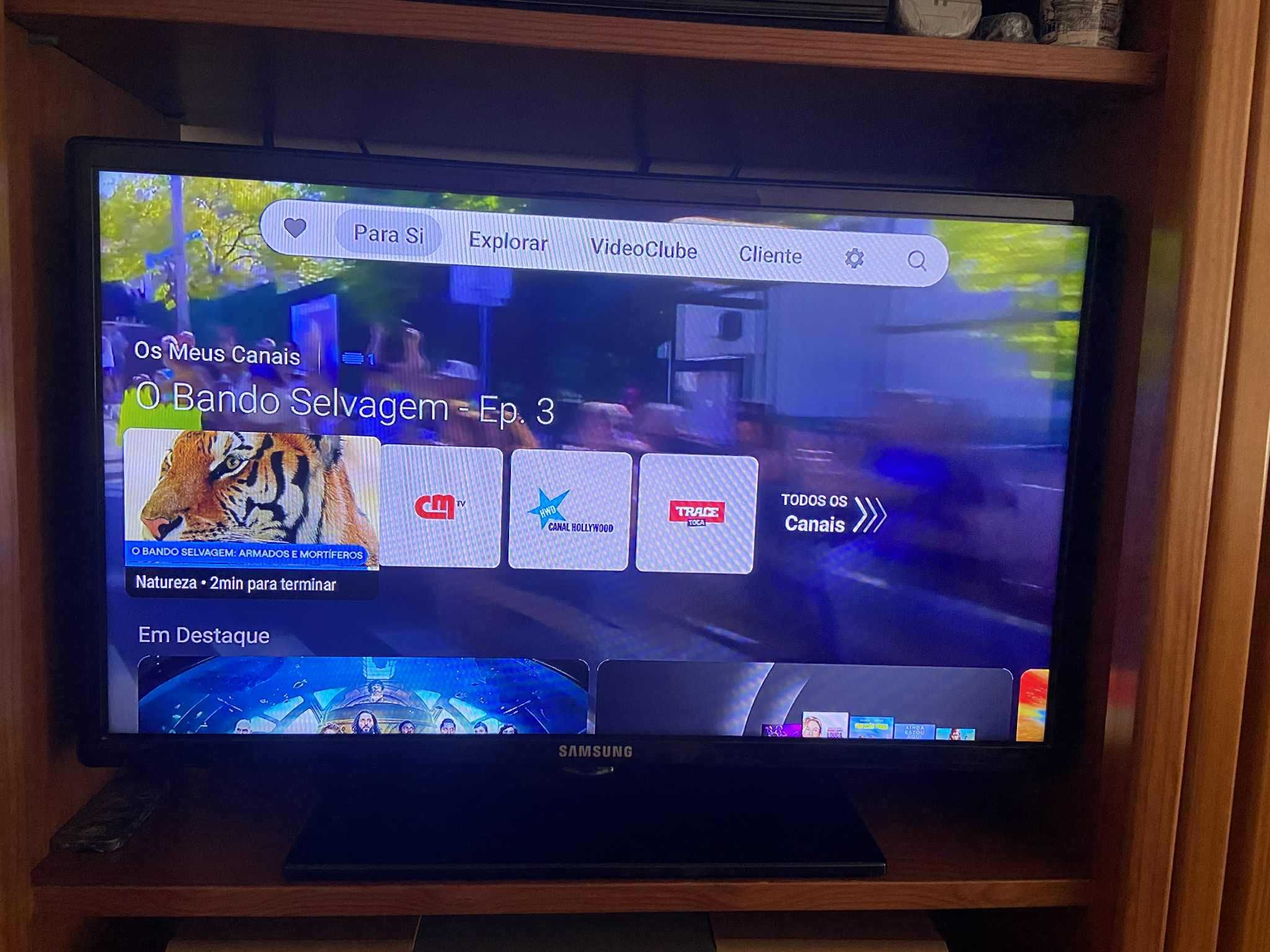 TV Samsung com comando
