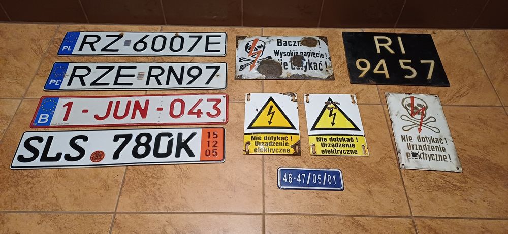 Stare tablice kolekcjonerskie.