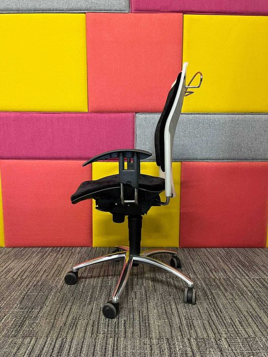 Fotel biurowy Sitag Reality | Super Stan, wieszak na marynarkę