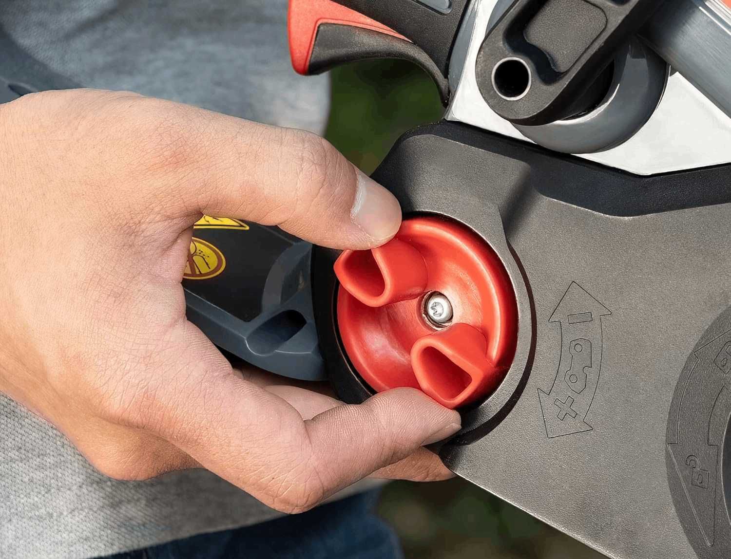 Piła Łańcuchowa Akumulatorowa 25CM 20V 2Ah Zbiornik Oleju POWERWORKS