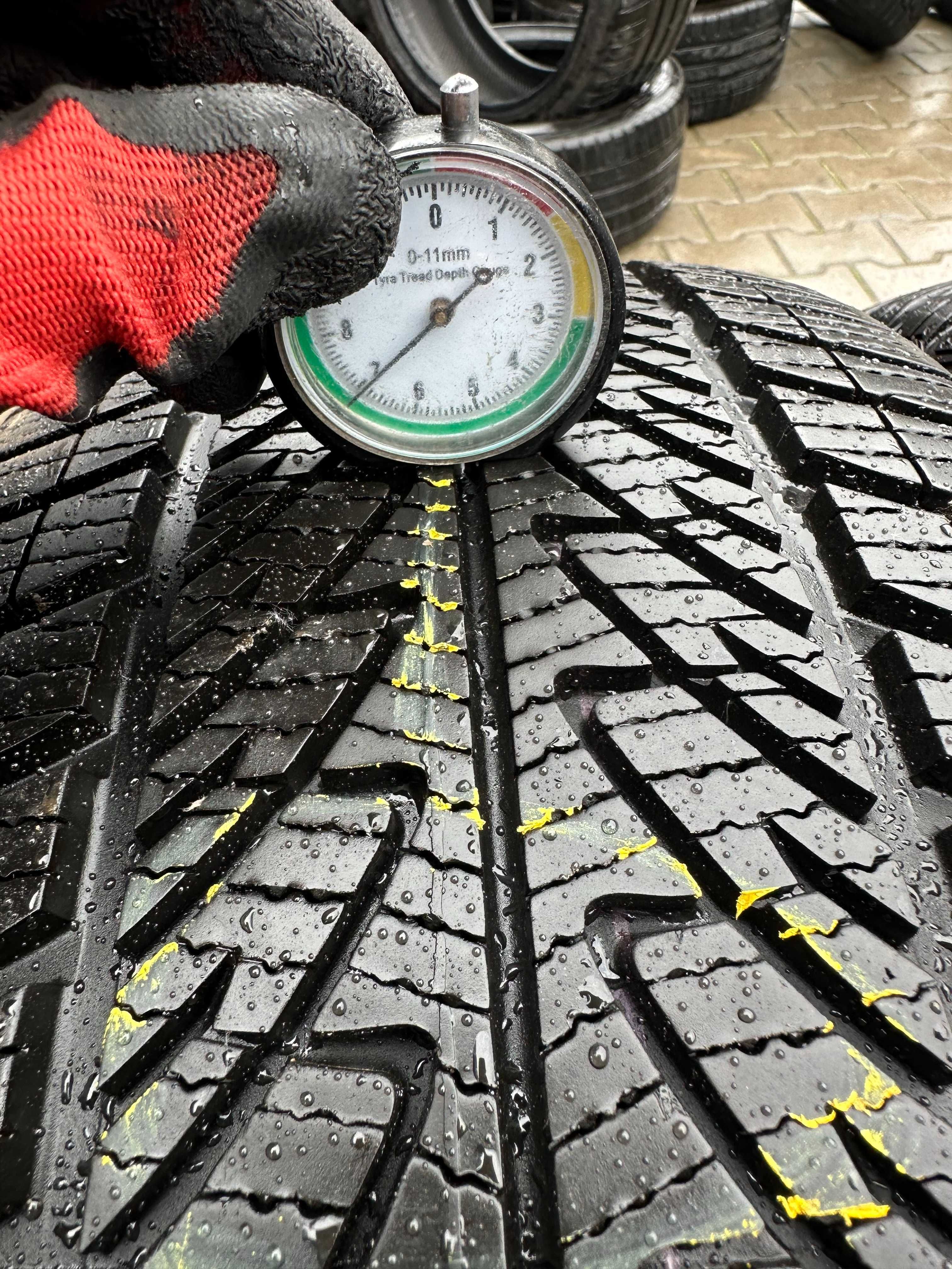 225/40r18 Goodyear ultragrip 8