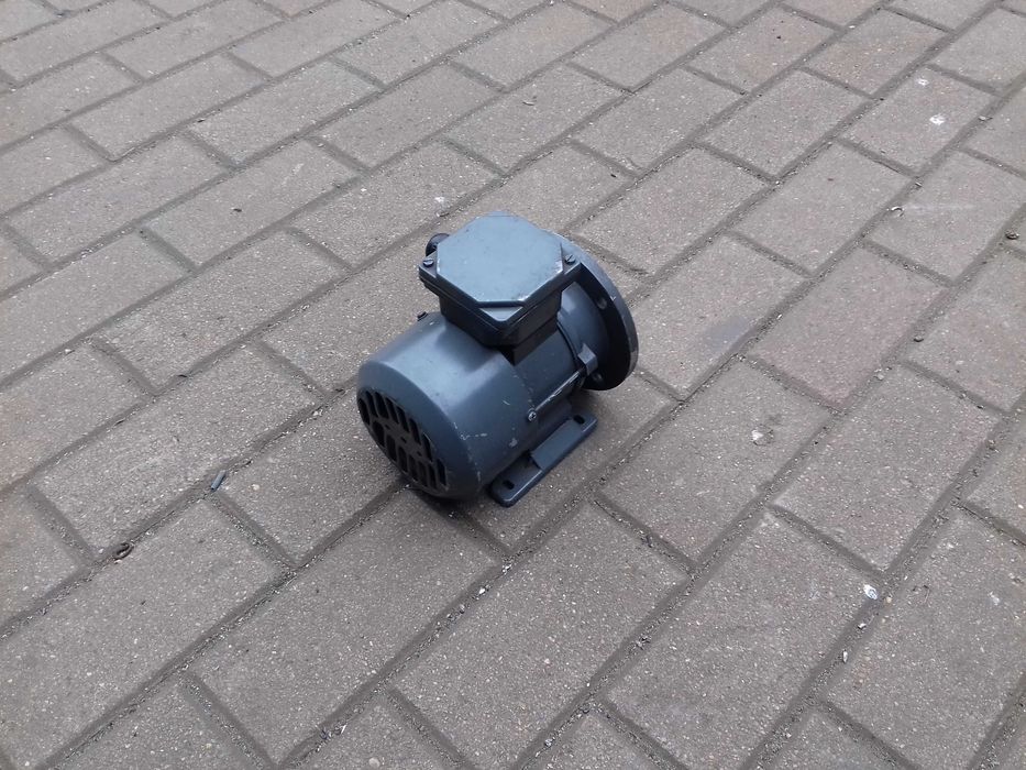 Silnik elektryczny  0,12kw 1390 obrotów .Wysyłka