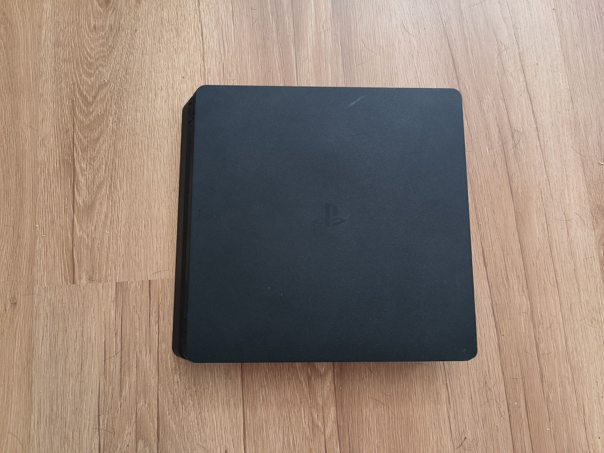 Ps4 slim + kontroler, kable i gry (stan bardzo dobry)