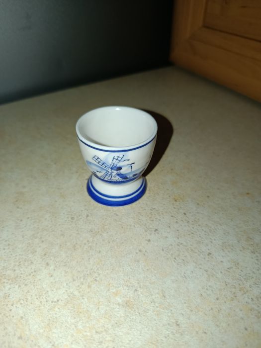 Śliczny stary kieliszek do jaj porcelana Delft
