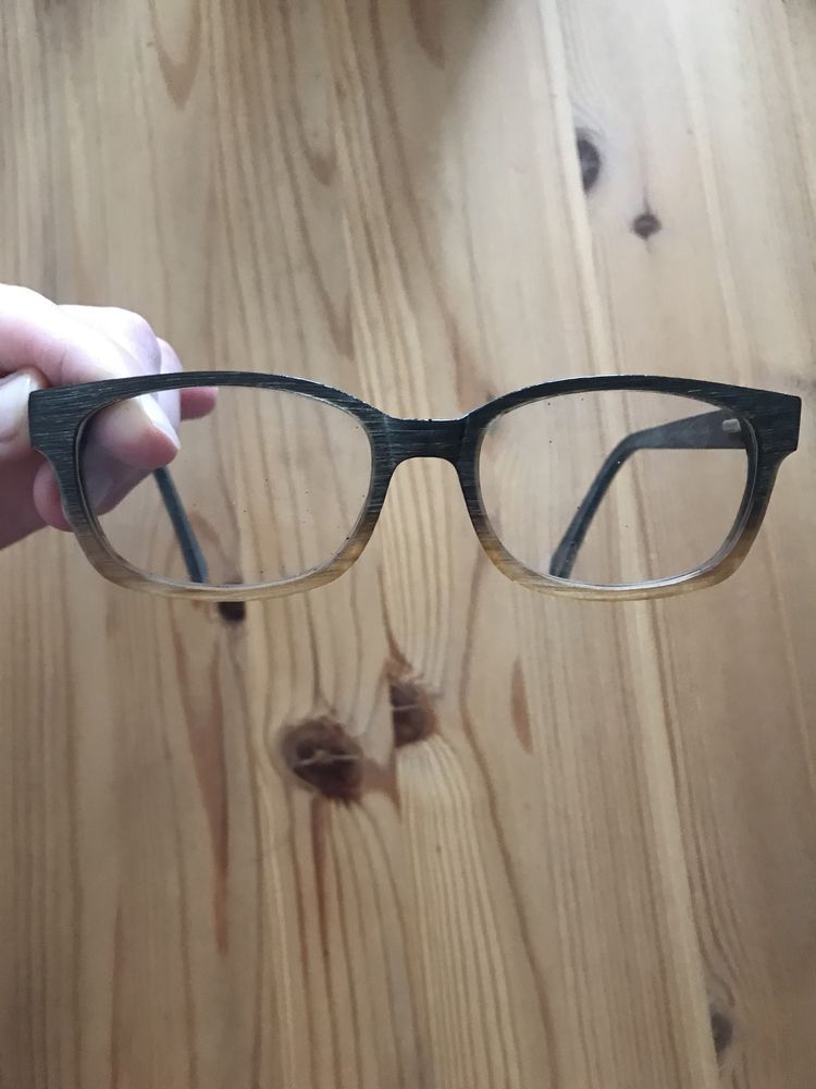 Okulary korekcyjne a’la drewniane 0,5 na plusie