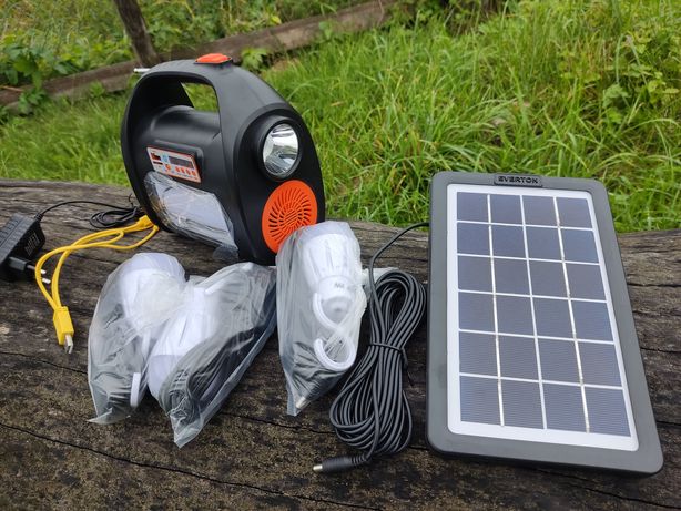 Продам автономный фонарь аккумуляторный с солнечной панелью и радио.