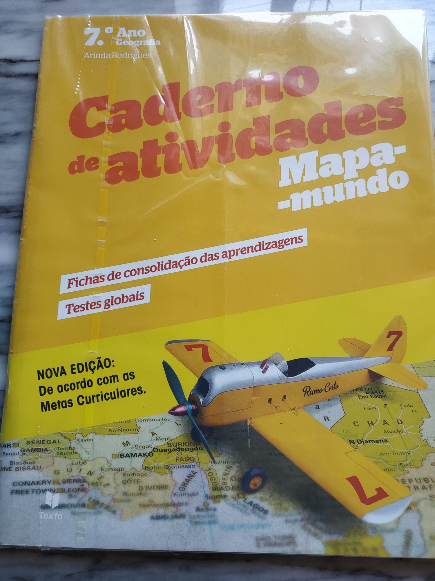 Vendo livro de actividades Mapa mundo 7 ano.