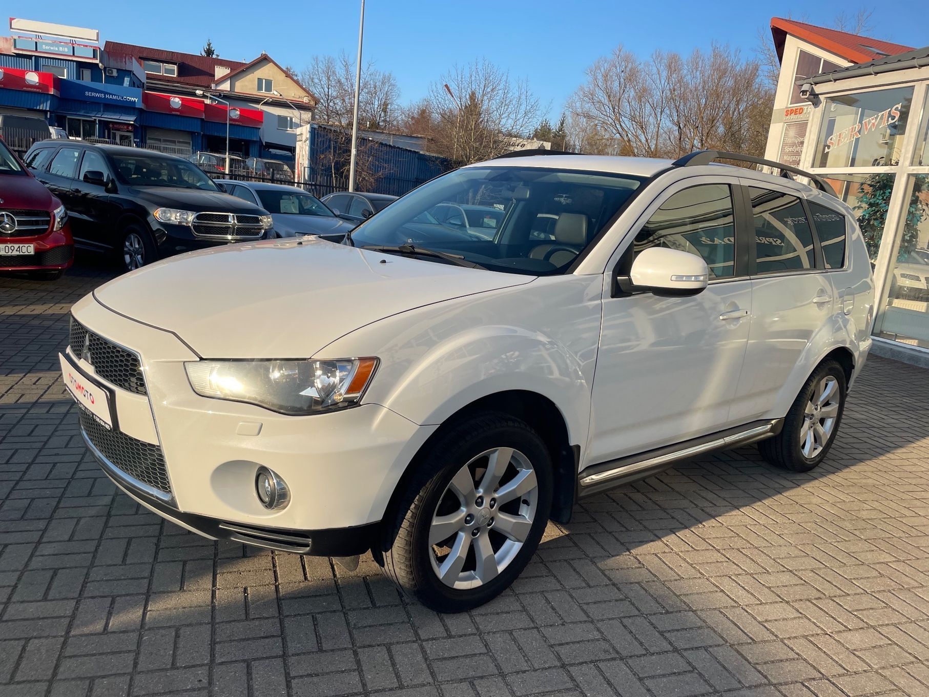 Mitsubishi Outlander 2.4 benzyna manual 4x4 biała perła alcantara