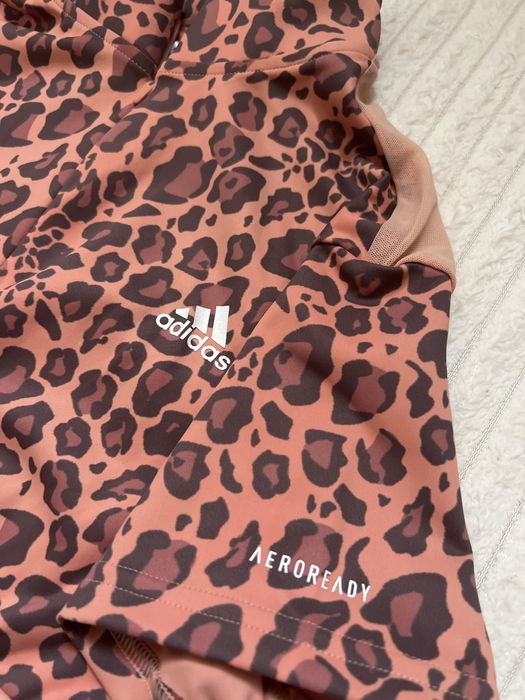 Спортивні топи від Adidas