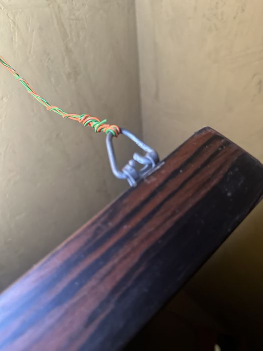 Espelho Grande com Moldura em Tons Castanhos e Padrão Delicado