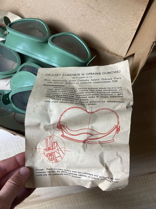 Orginalnie nowe okulary zamknięte w oprawie gumowej milicja oc ZOMO