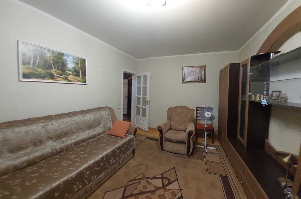 Здається 2х кімнатна в дружньому будинку на вул. Ахматовой