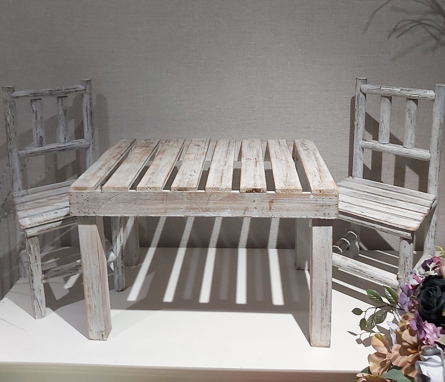 Krzesełko drewniane lub stolik