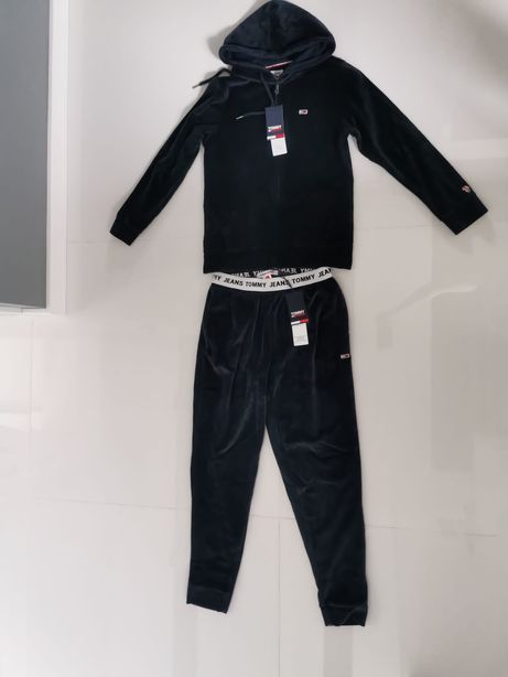 Komplet damskich dresów welurowych Tommy Jeans rozmiar M