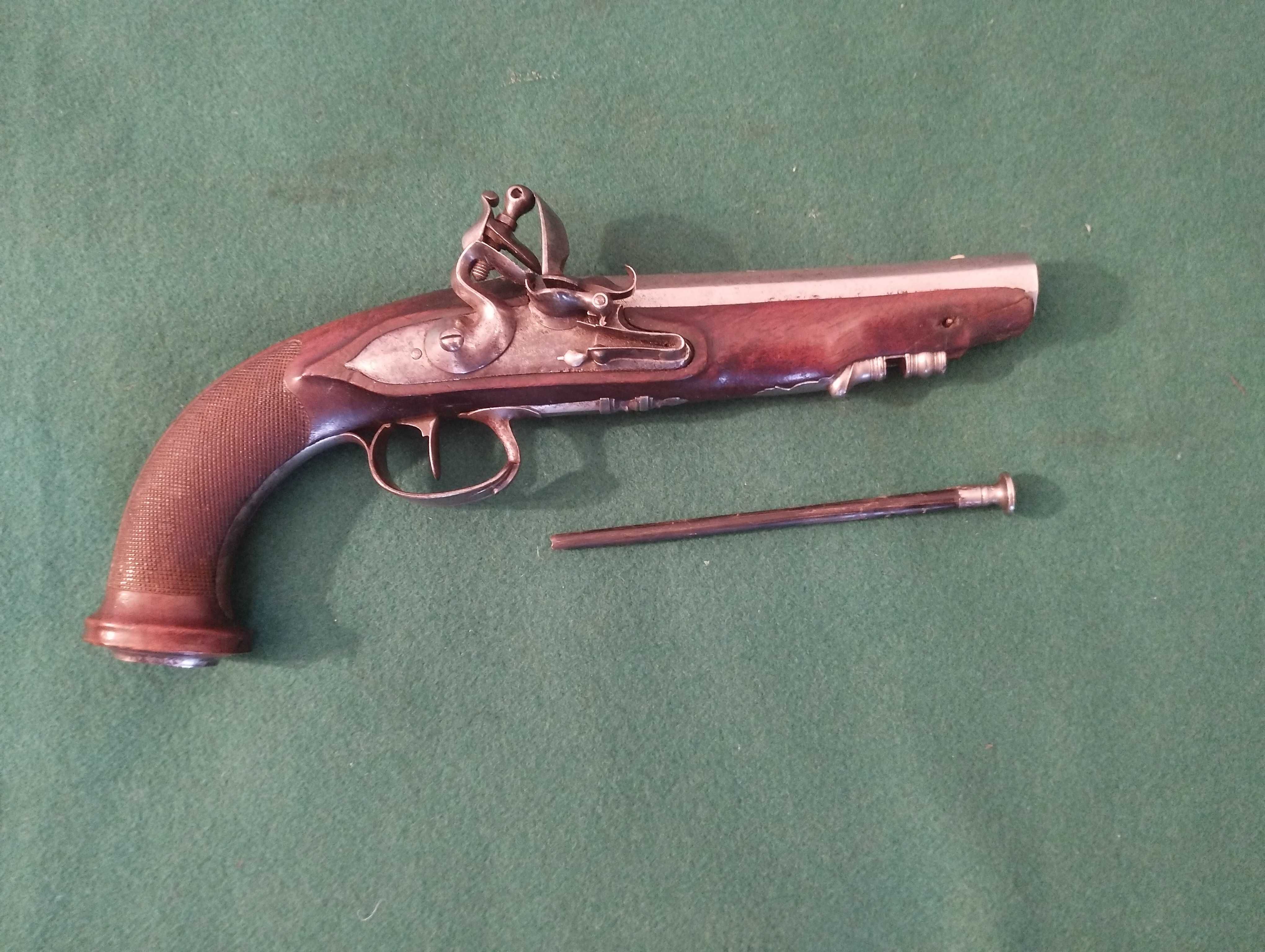 Pistola de pederneira para oficial francês, final do século XVIII