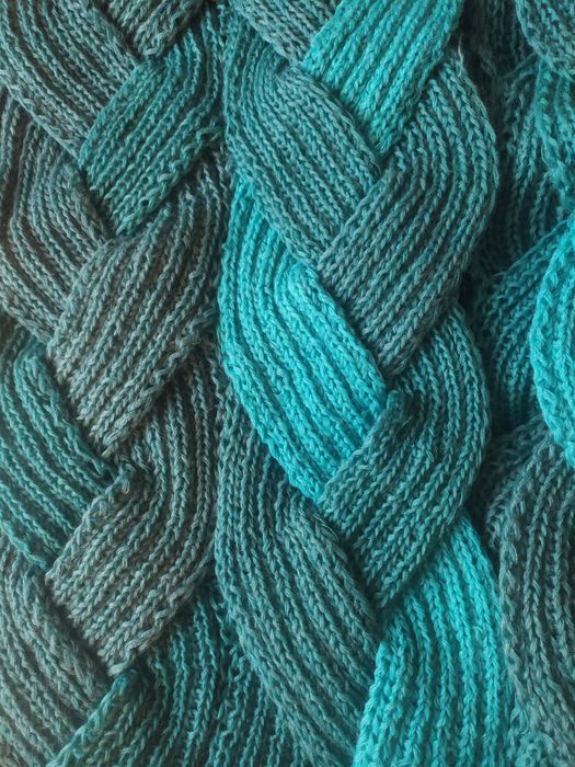 Вязаный жилет ручной работы