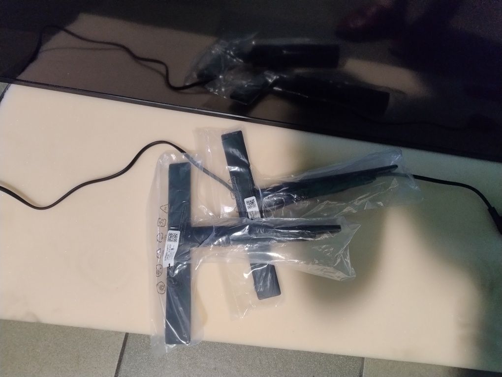 Telewizor Samsung Smart UE50AU8002K 50 cali uszkodzony płaski