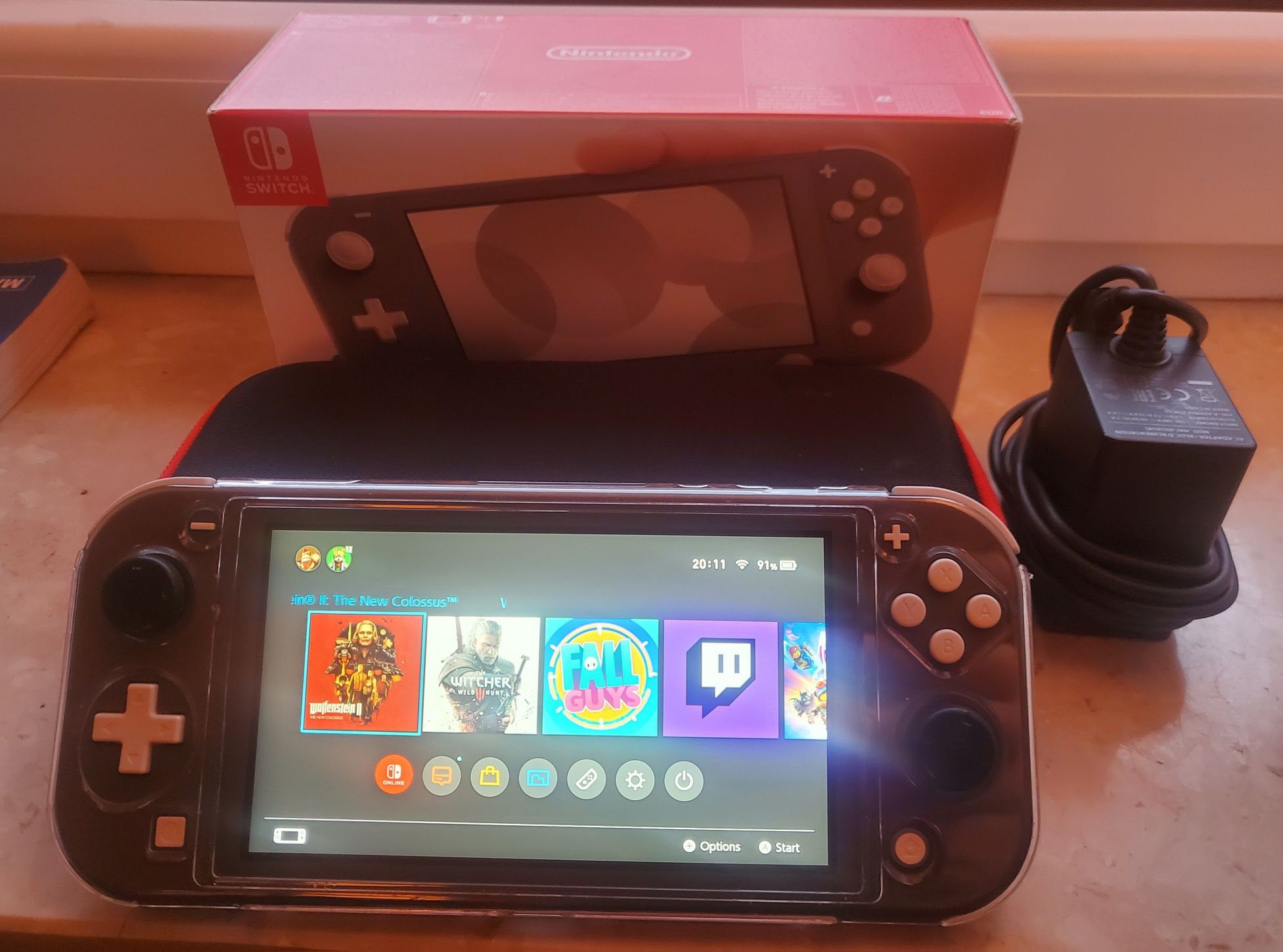 Nintendo Switch Lite + karta 32GB + pokrowiec + etui + nakładki