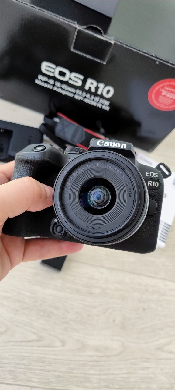 Canon EOS R10 RF-S 18-45 F4.5-6.3 IS STM + Mount Adapter EF-EOS R Kit
