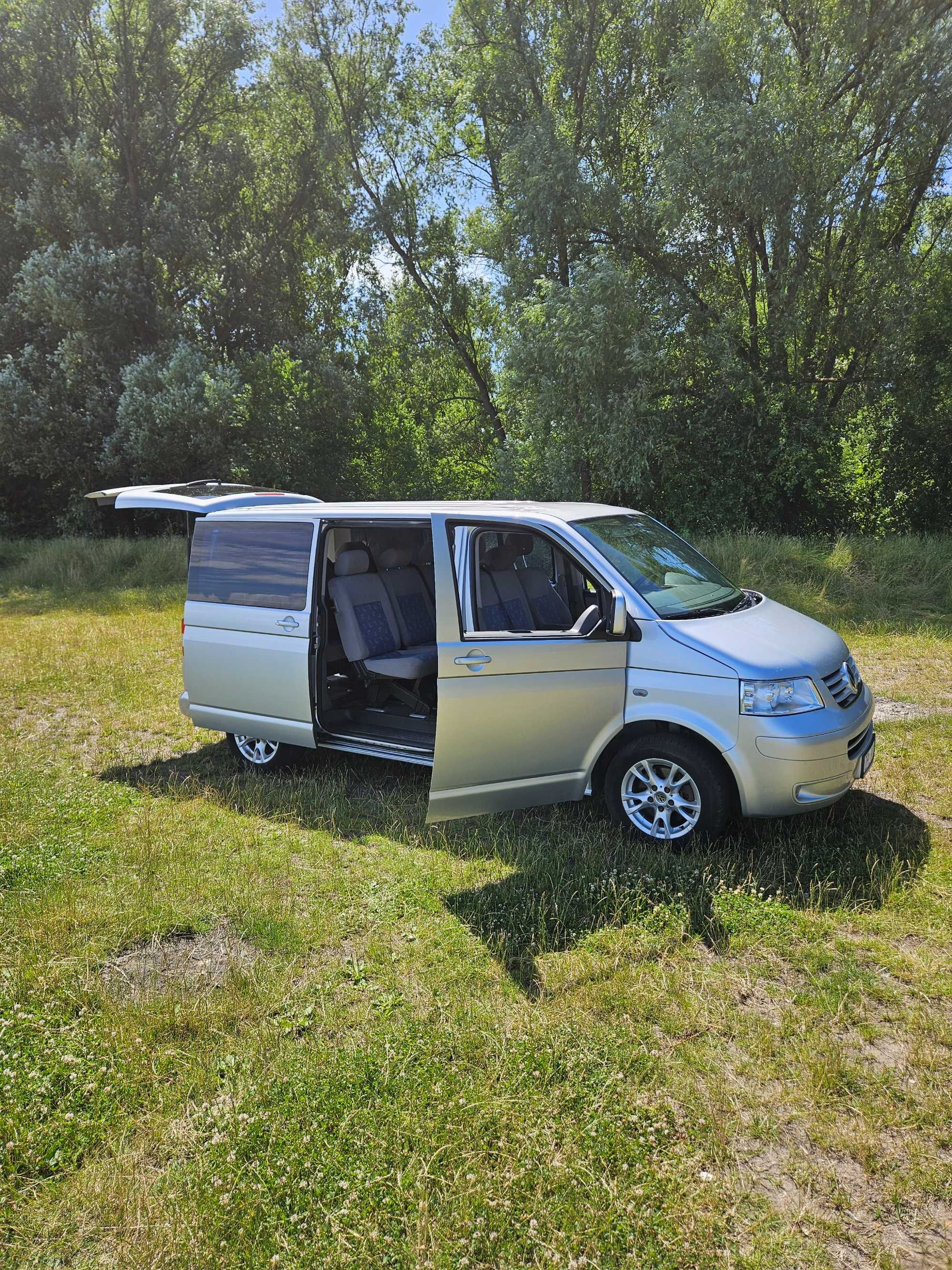 Vw Caravelle 9 miejsc 2.5 TDI w wersji 4motion czyli 4x4 faktura vat