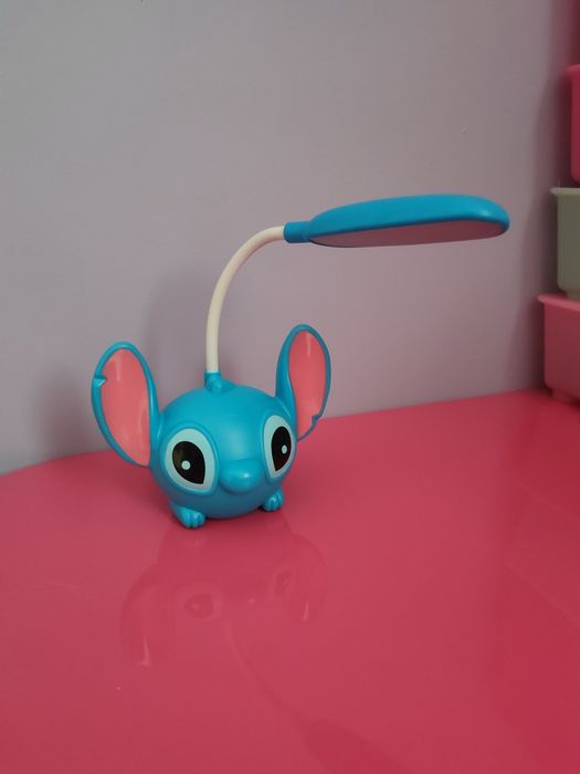 Lampka biurkowa LED Stich – urocza i praktyczna!