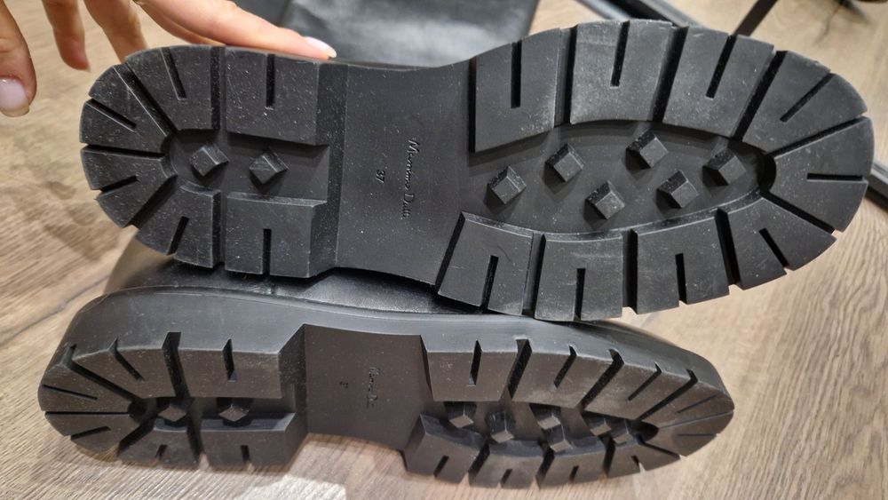 Продам жіночі чоботи 37 розм Massimo Dutti  з оригінального сайту.