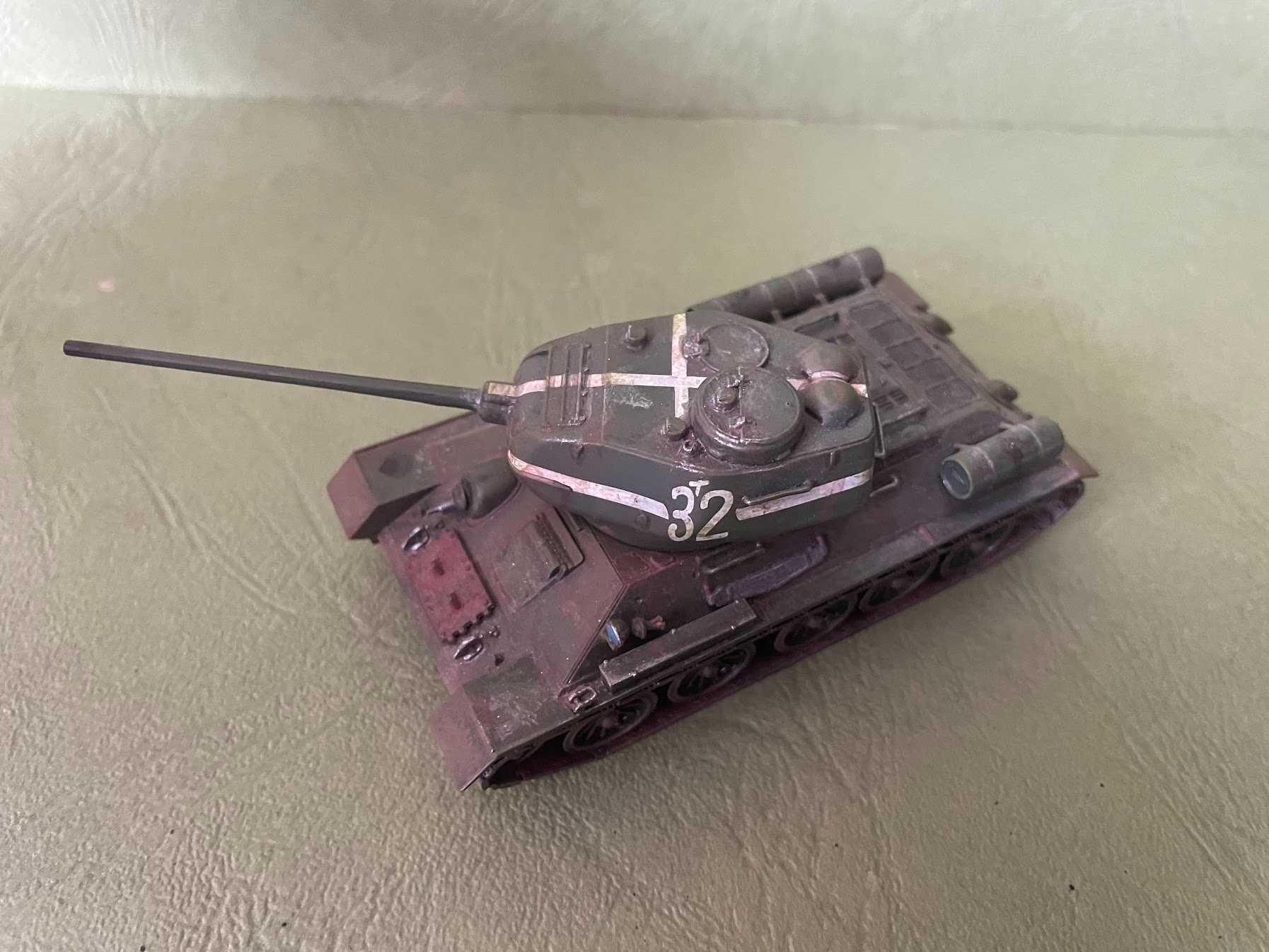 T-34/85  - model w skali 1/72