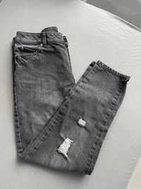 Czarne jeansy proste damskie przetarte z przetarciami Yups 32 XXS