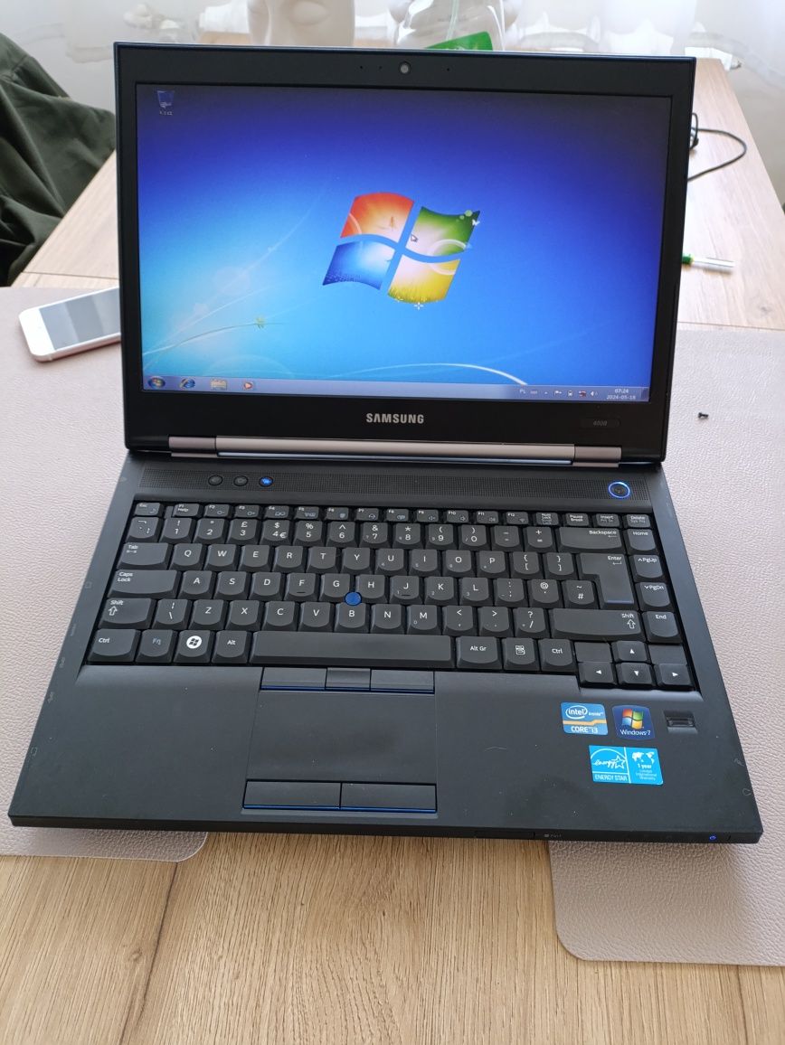 Samsung 400B4B i3 2.1GHz 4GB/250GB Win7 Pro