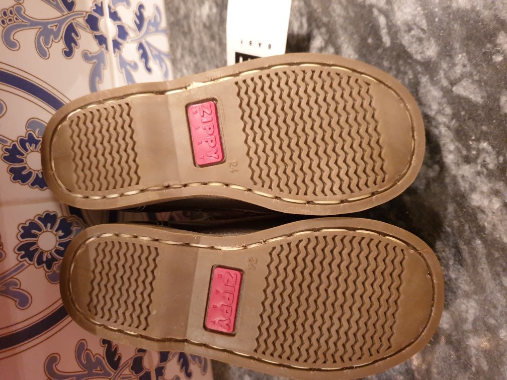 Sapatos criança novos