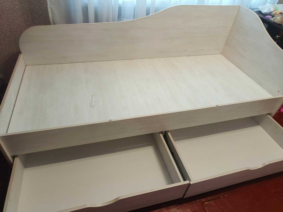 Ліжко односпальне