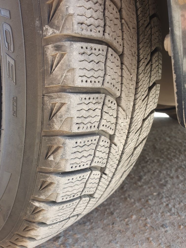 Продам шины 4шт Michelin 195/65 R15 зима!!!