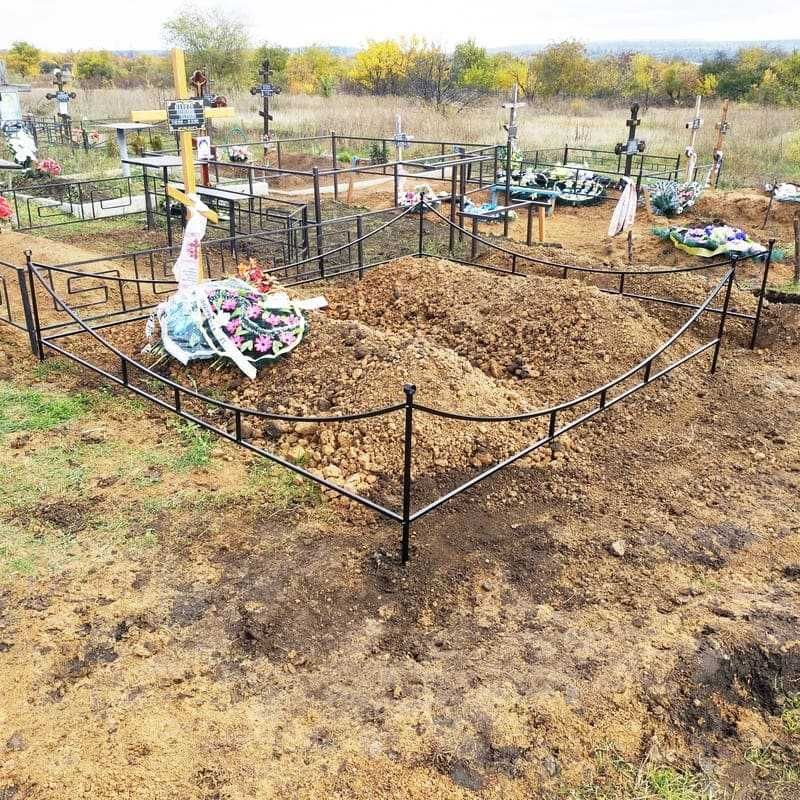 Оградки металлические на могилы от 400 до 2000 грн.
