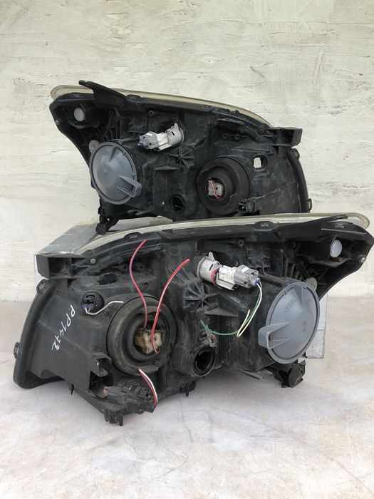 Фара Ліва Права Toyota Avensis T25 Koito ціна за 1 шт