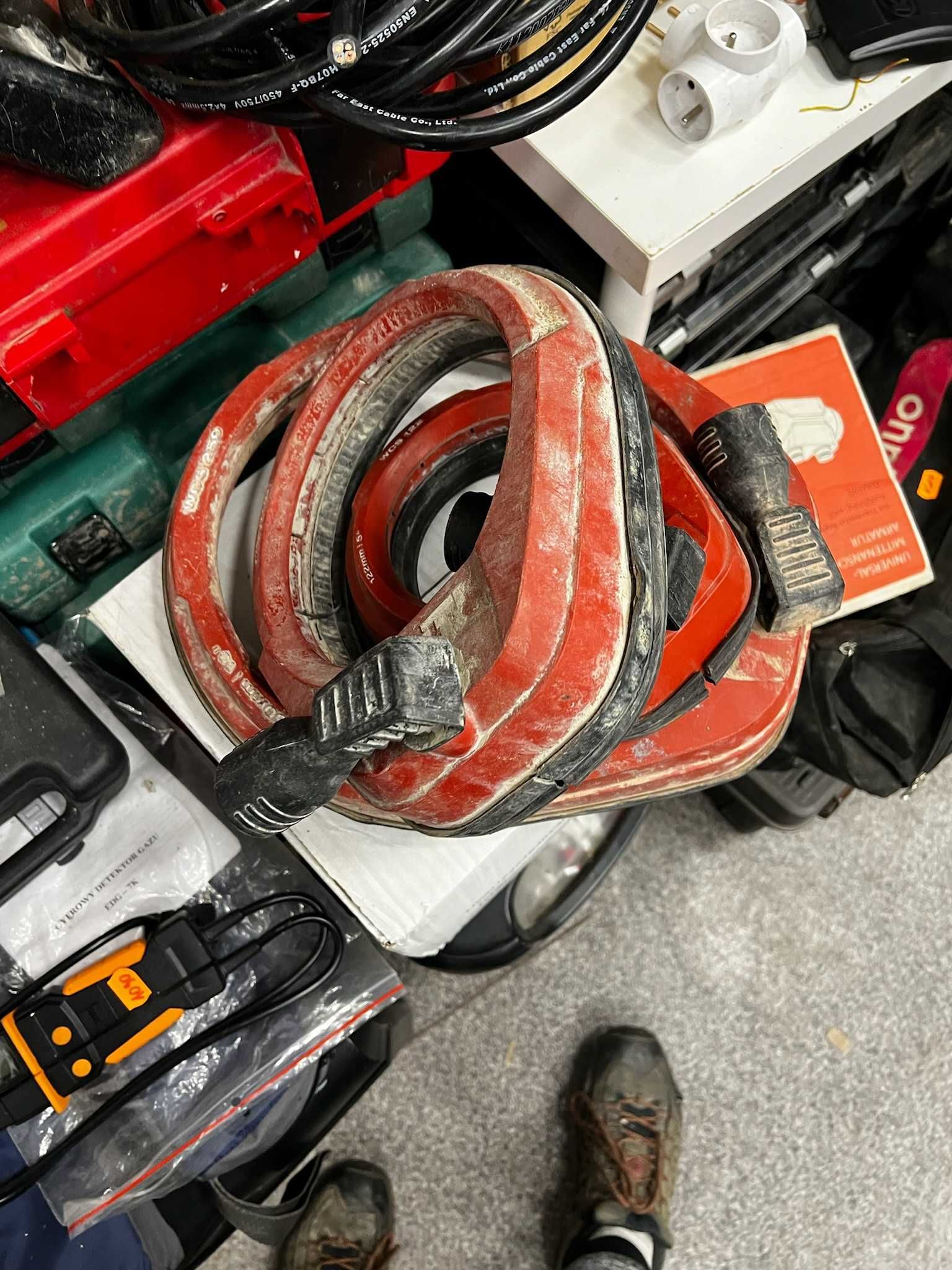 HILTI - odciąg pyłu. Od syndyka