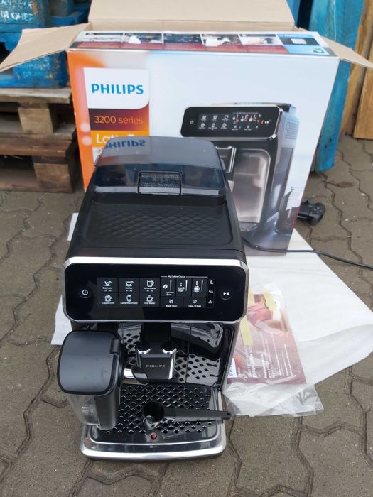 Кавомашина автоматична Philips EP3246 Series EP3241 молочник LatteGo
