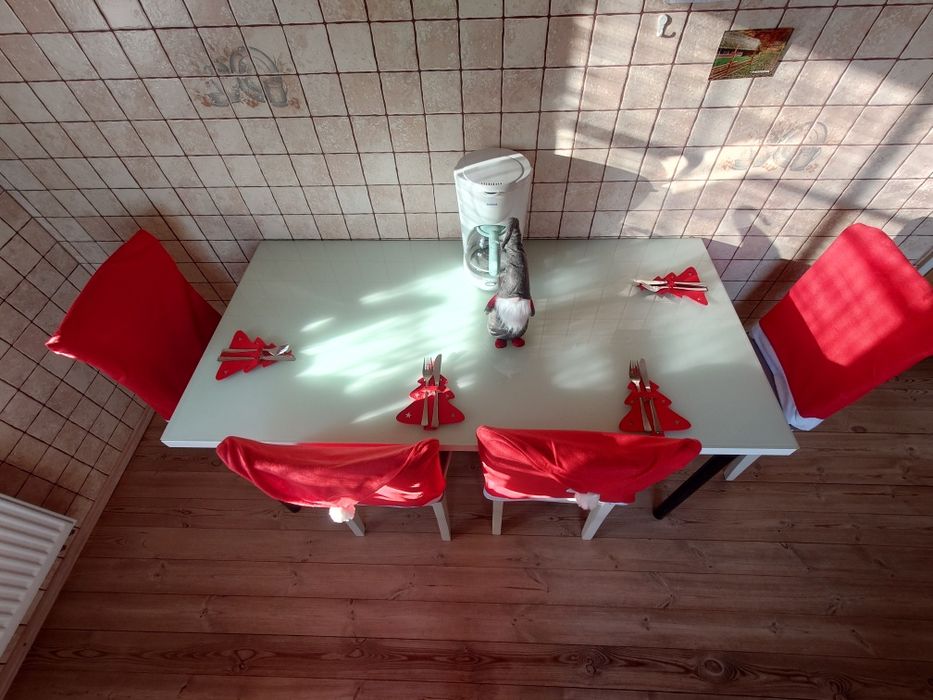 Dekoracja stołowa na 6 osób Pokrowce na krzesła +Etui na sztućce