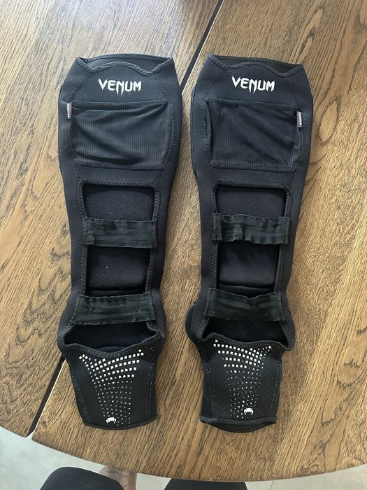 Caneleiras Kick Boxing VENUM