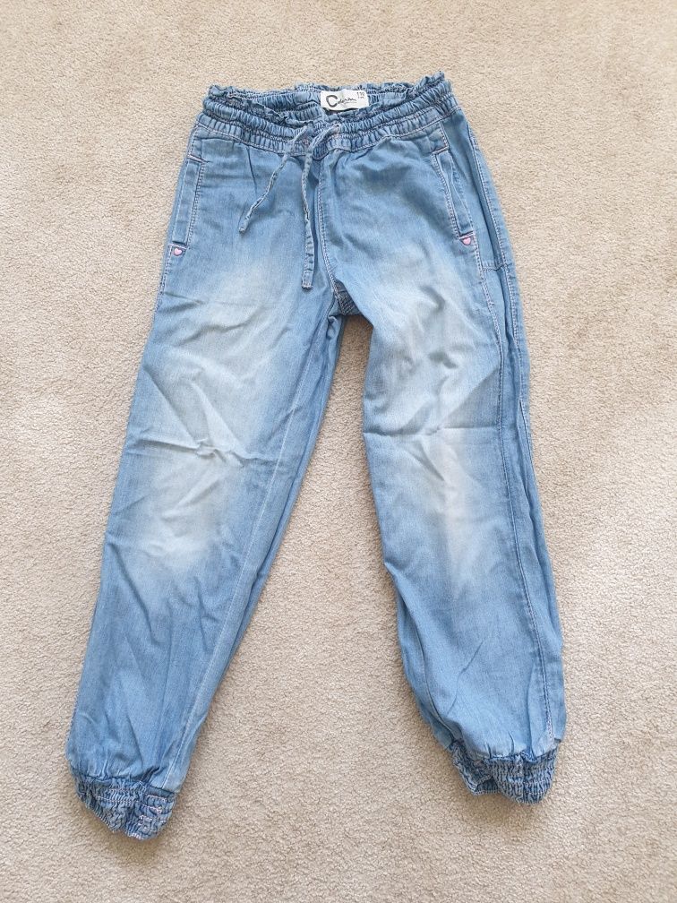 Spodnie bawełniane, jeansowe dla dziewczynki rozmiar 116 cm.