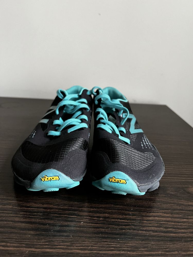 Кросівки New Balance Minimus Trail Running WT00BK Розмір 39 на 24 см
