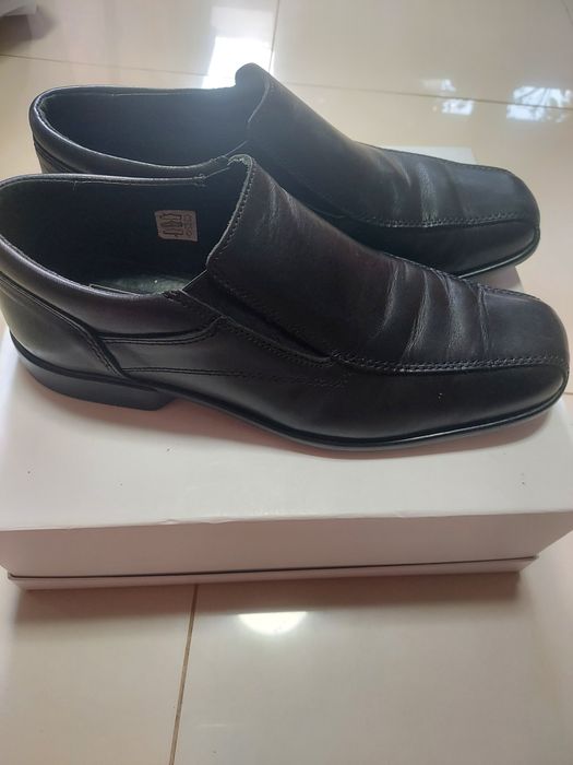 Sapatos pretos homem