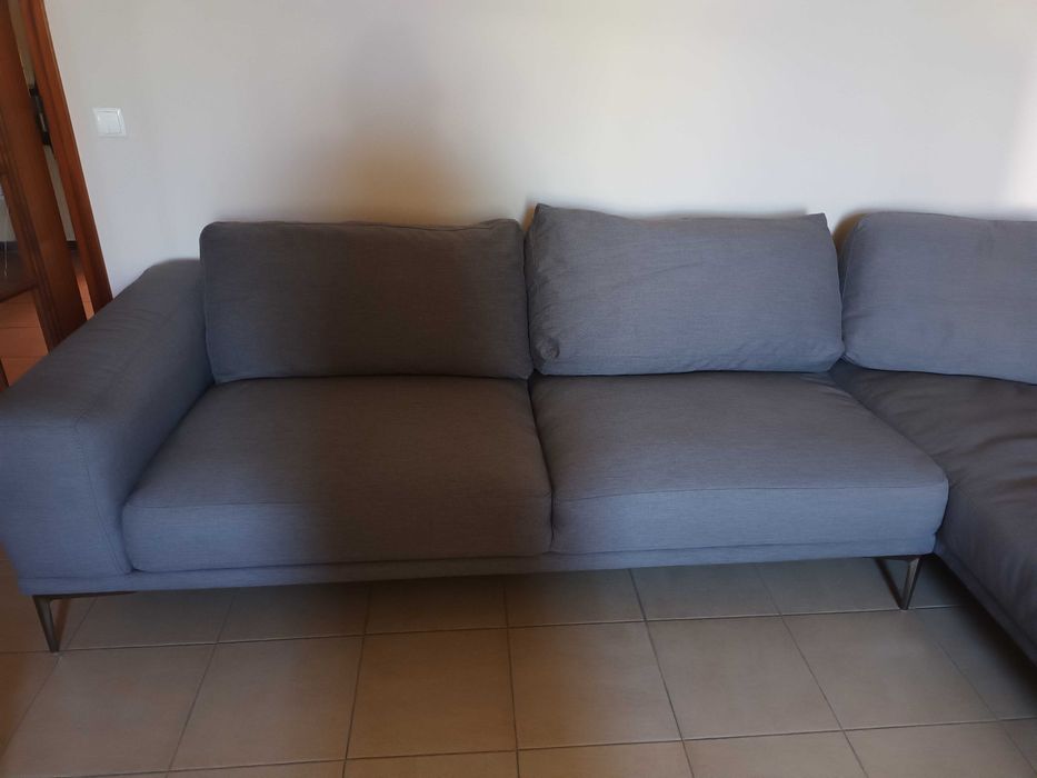 Sofá com chaise longue